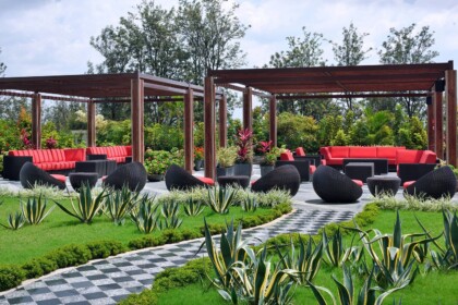 Iriba bar terrace sitting